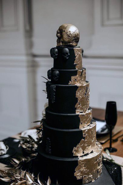 Ultra Modern Black And Gold Themed Wedding Cake Ideas