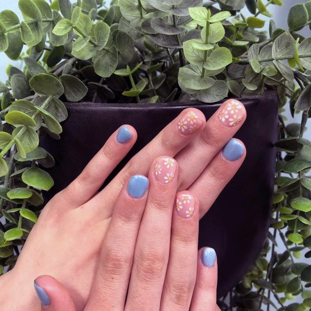 Unique Blue And Pink Nails Daisy Design