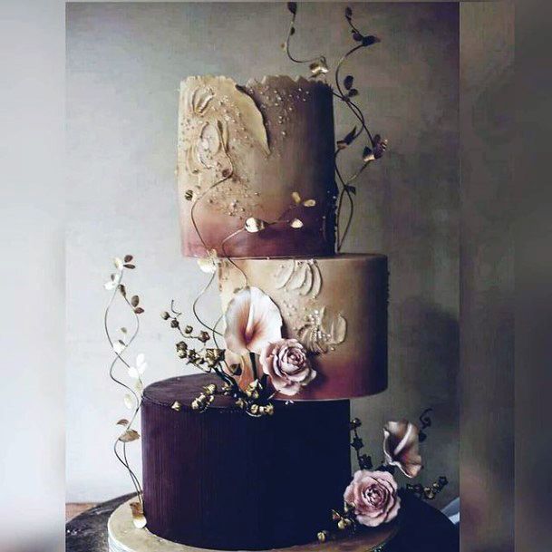 Unique Setup Wedding Cake