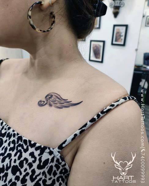 Unique Tattoo Of Birds Wings Tattoo Women Collarbone