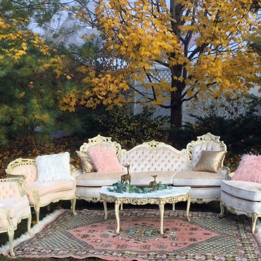 Vintage Royal Seating Sofas Wedding Decorations