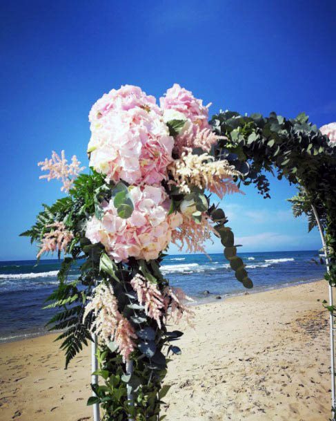 Warm Beach Wedding Flowers