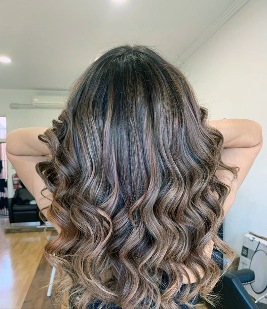 Wavy Gorgeous Mid Length Glossy Hairstyle For Women And Girls