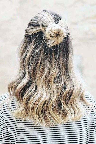 Wavy Light Blonde With Messy Back Half Knot Shoulder Length Autumn Ideas