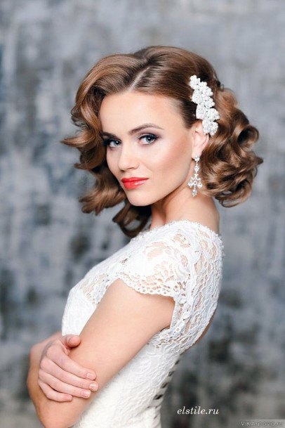 Wedding Hairstyle Ideas For Women Large Curls And Pearl Headpiece