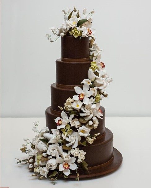 White Blossoms Garland On Chocolate Wedding Cake