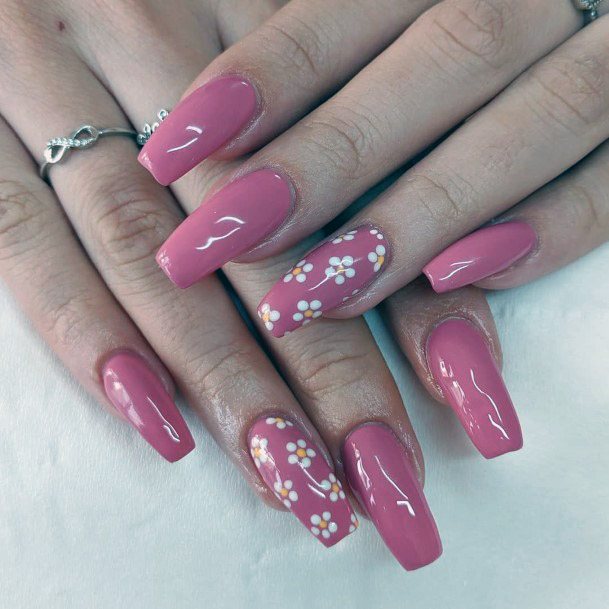 White Daisies On Coral Nails