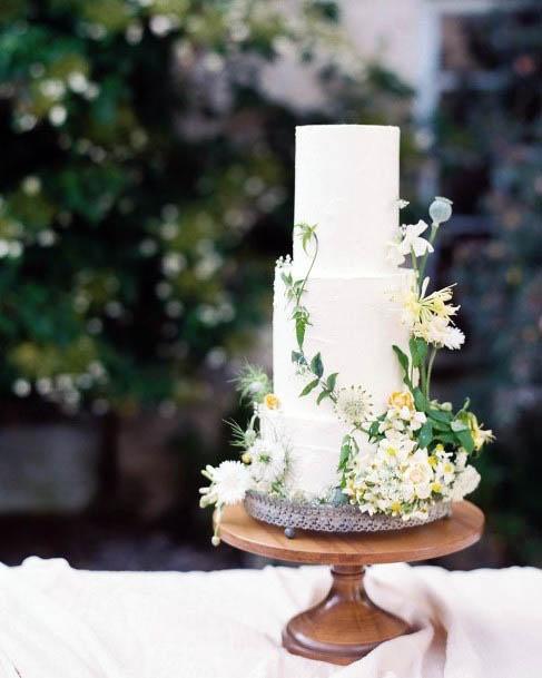 White Flowers On Cake Spring Wedding Decor