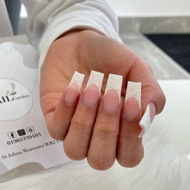 White French Tip Nail For Ladies