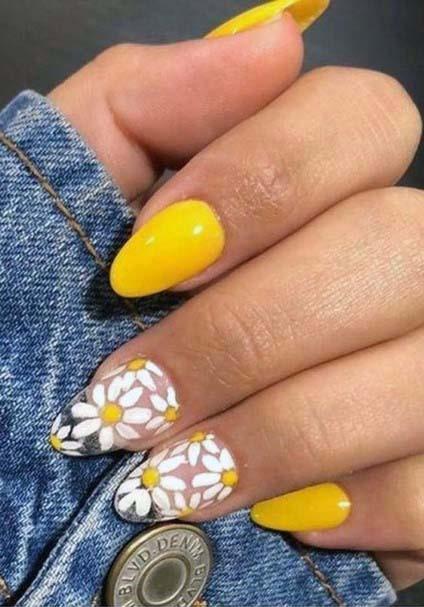 White Petalled Daisies And Bright Yellow Nails For Women