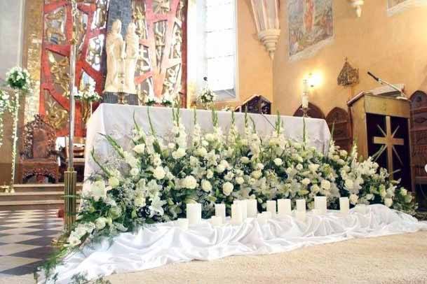 White Roses Decor Church Wedding