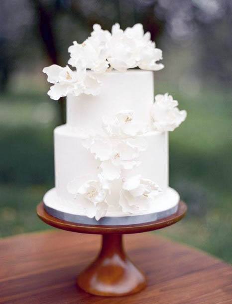 White Wedding Flowers On Cake