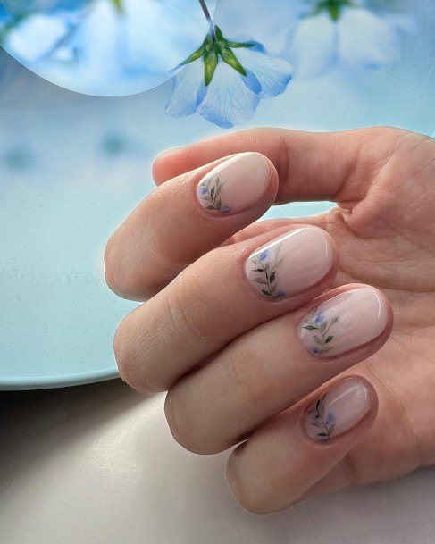 White With Flowers Nail Feminine Designs