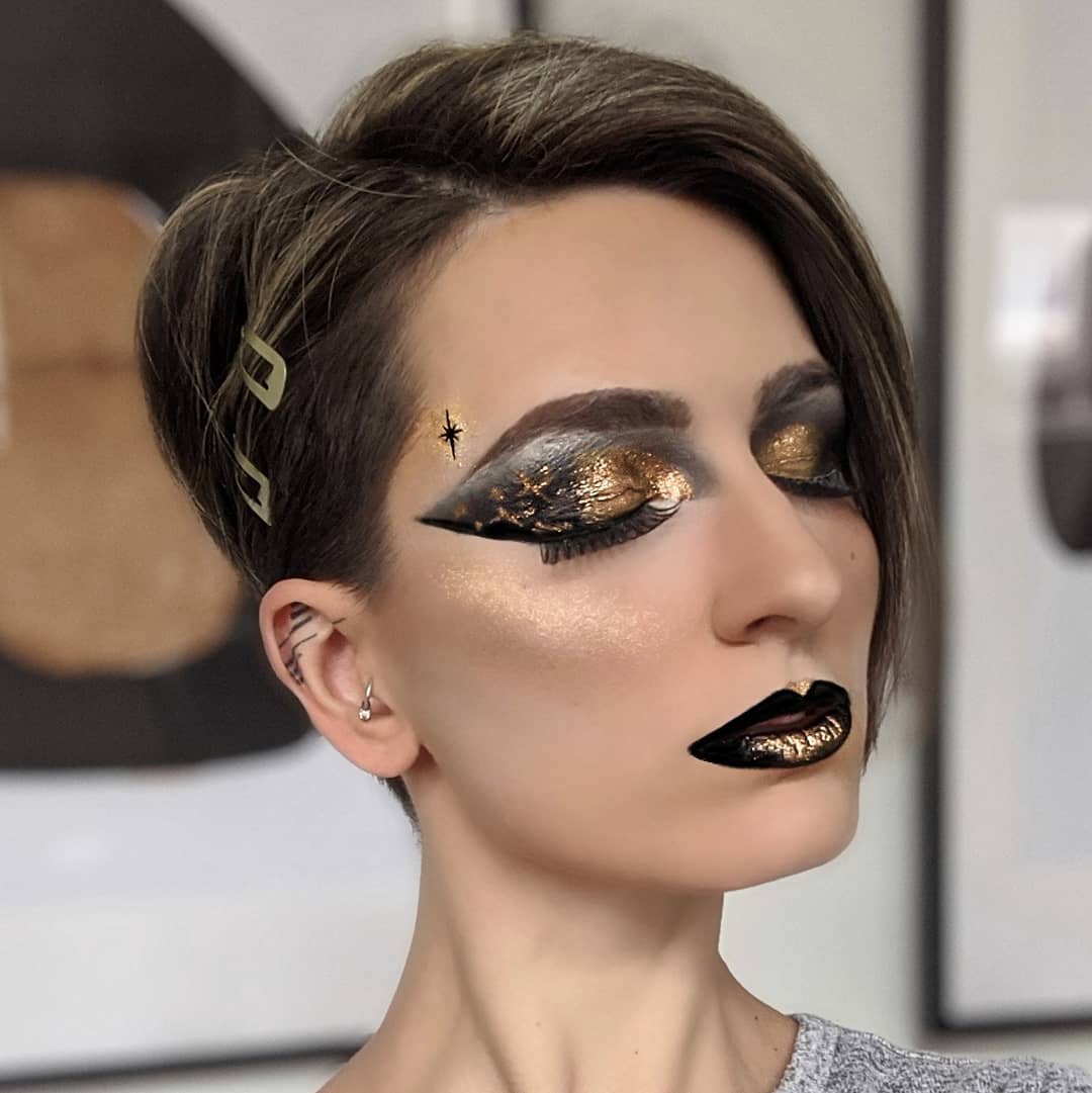 Winged Brown Gold Eye Makeup Looks Women