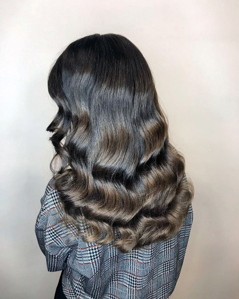 Woman Hairstyle In Long Sleek Old Hollywood Waves And Curls Back