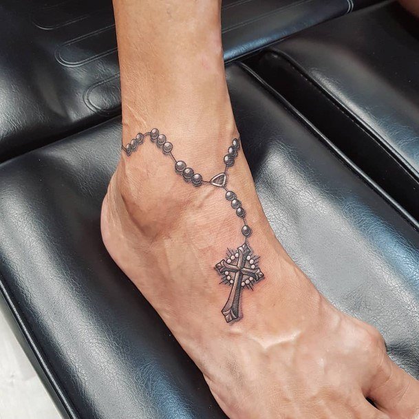 Woman With Fabulous Rosary Tattoo Design