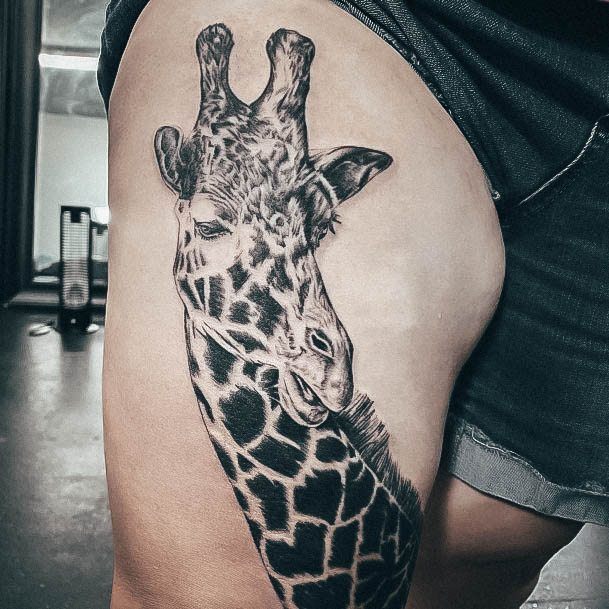 Woman With Thigh Giraffe Tattoo