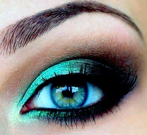 Women Brilliant Green And Brown Eyeshadow Idea