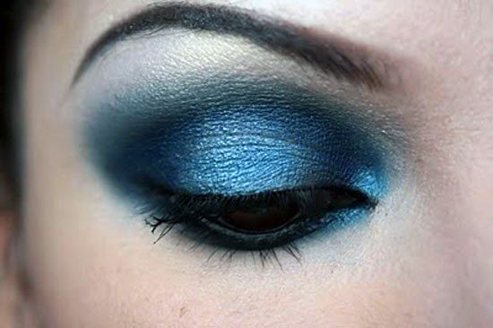 Women Glistening Blue Grey Eyeshadow