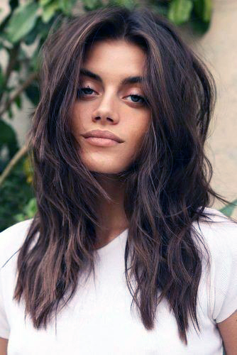 Women Loose Messy Waves Hairstyle Long Layers And Soft Texture