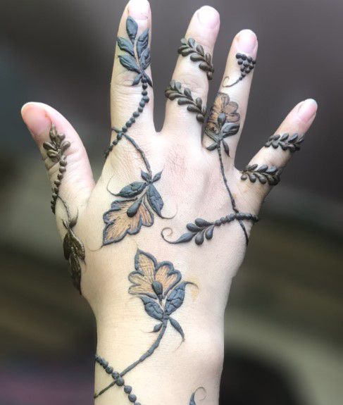 Womens Arabic Henna Tattoo Hands