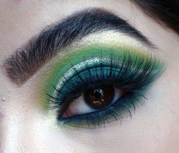 Womens Beguiling Dark Green Eyeshadow