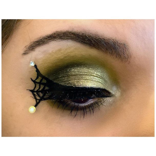 Womens Blood Curdling Halloween Eyeshadow Art