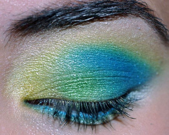 Womens Blue And Green Smudged Eyeshadow