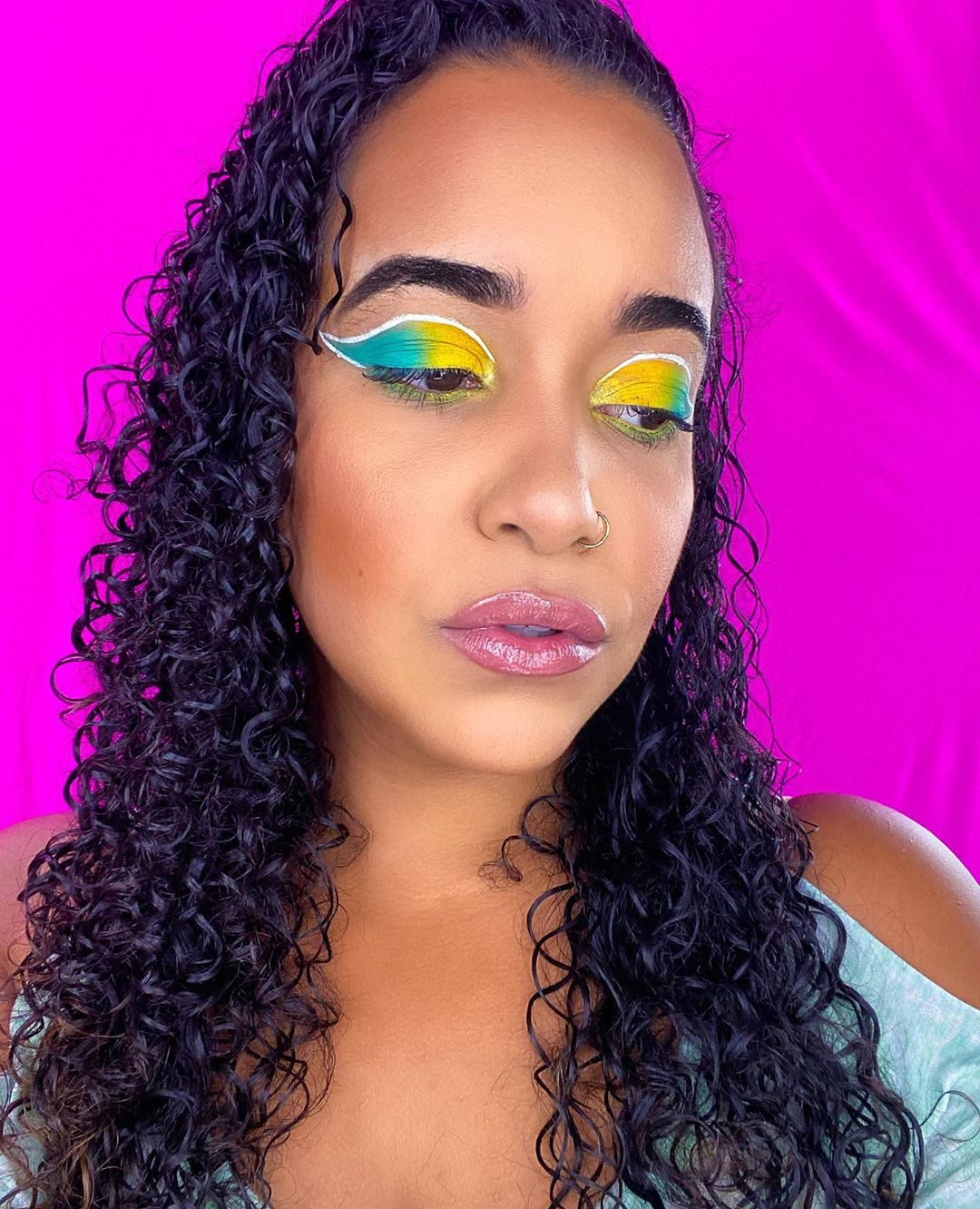 Womens Blue And Yellow Eye Summer Makeup Looks