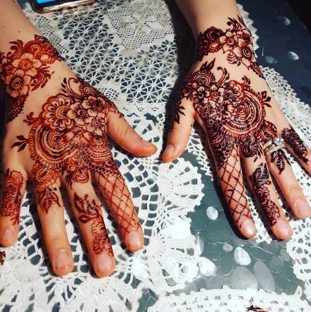 Womens Brown Stained Henna Tattoo