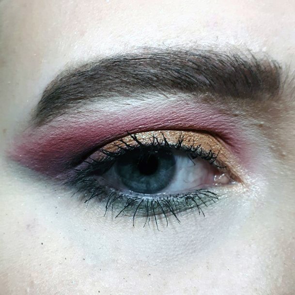 Womens Christmas Day Eyeshadow Art