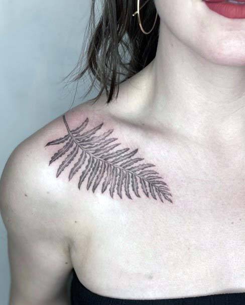 Womens Collarbone Large Leaf Tattoo