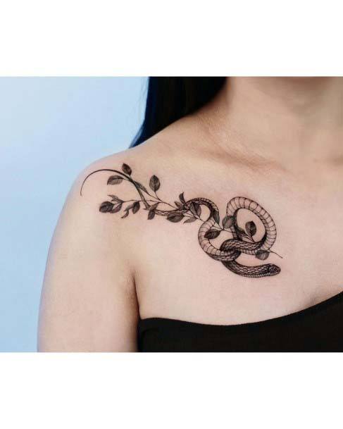 Womens Collarbone Twisted Serpent Tattoo