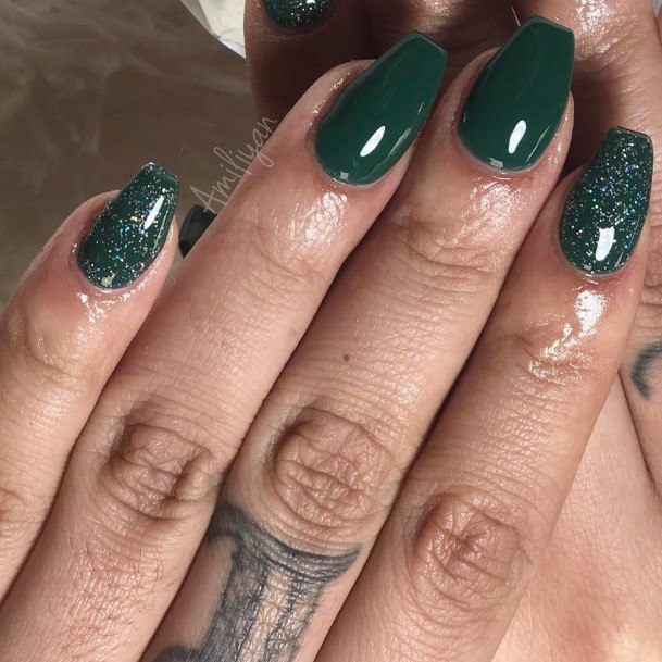 Womens Cool Emerald Green Nail Ideas