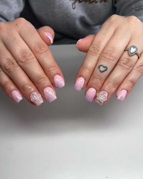 Womens Crown Good Looking Nails