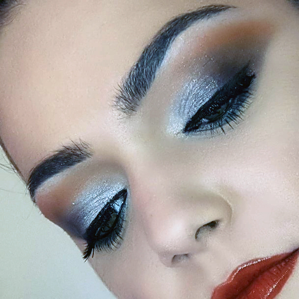 Womens Dappled Silver Eyeshadow