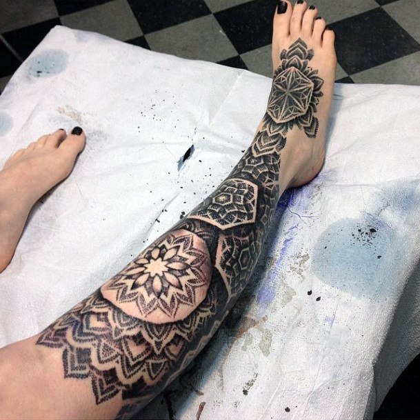Womens Dotted Design Tattoo Legs