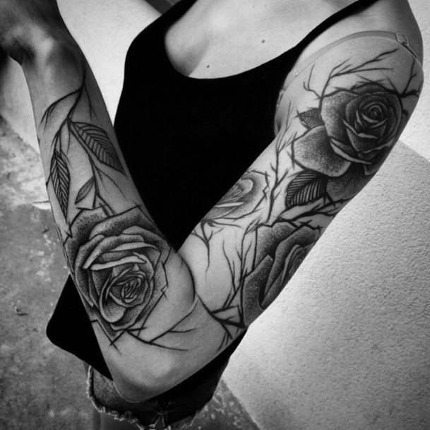 Womens Fascinatining Black Tattoo On Sleeves