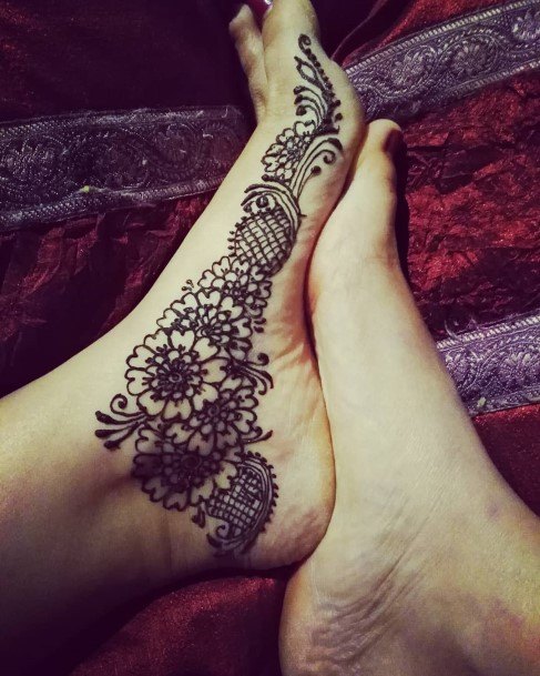 Womens Feet Henna Tattoo