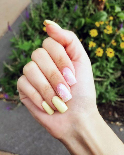 Womens Fingernail Art Light Yellow Nail