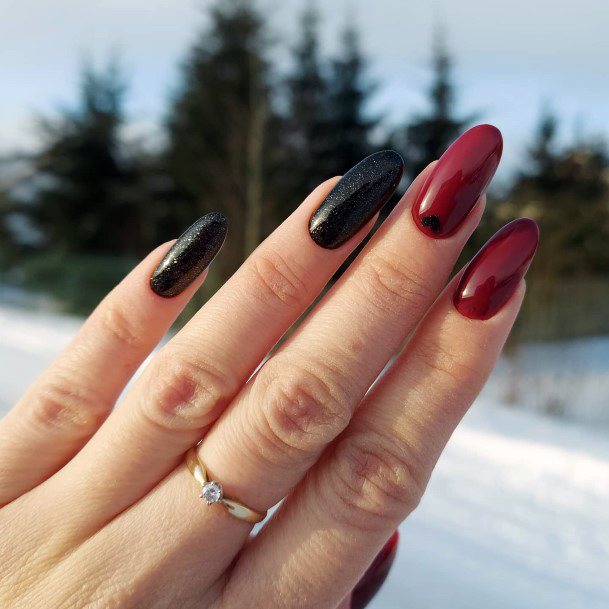 Womens Fingernail Art Maroon And Black Nail