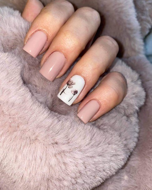 Womens Fingernail Art White And Nude Nail