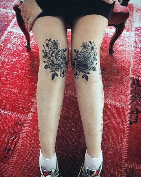 Womens Florals Tattoo On The Legs