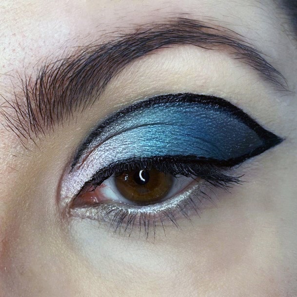 Womens Frosty Blue Eyeshadow Makeup Look