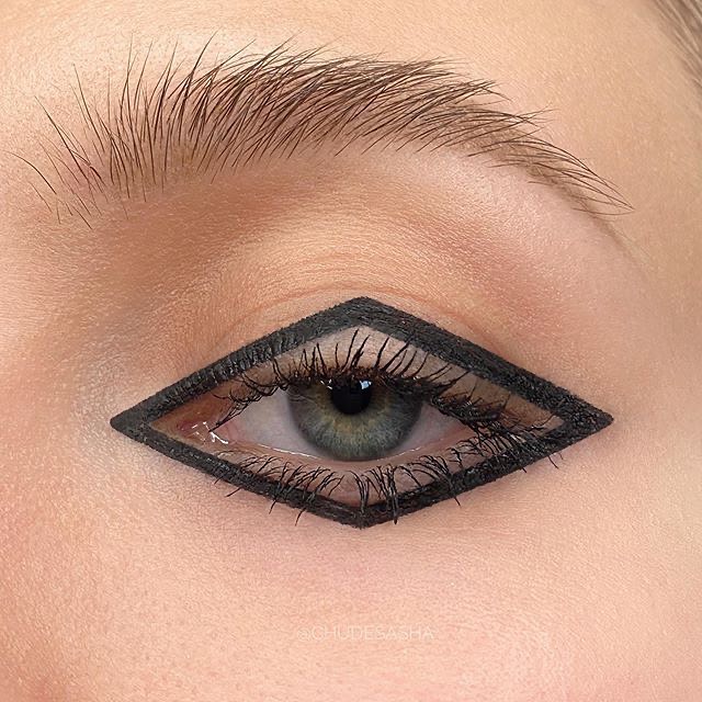 Womens Geometric Eyeliner Looks