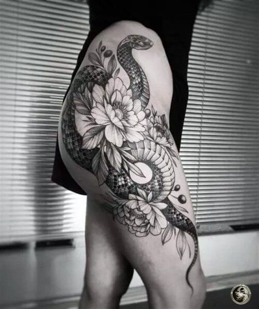 Womens Grand Floral Tattoo With Snake On Thighs