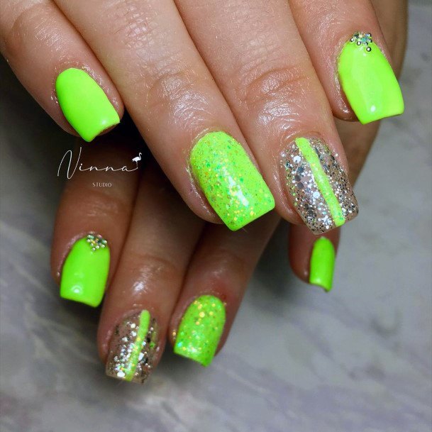 Womens Green Dress Nail Ideas