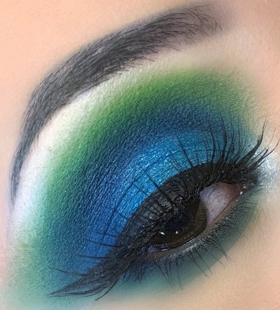 Womens Greenish Blue Eyeshadow