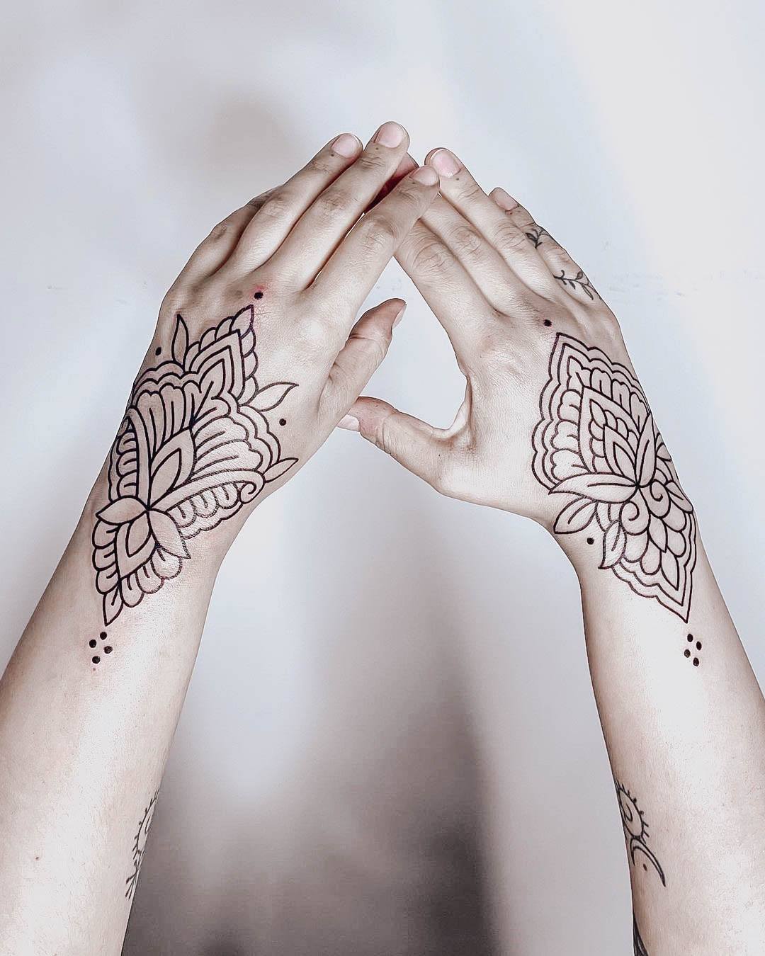 Womens Hand Tattoos (14)