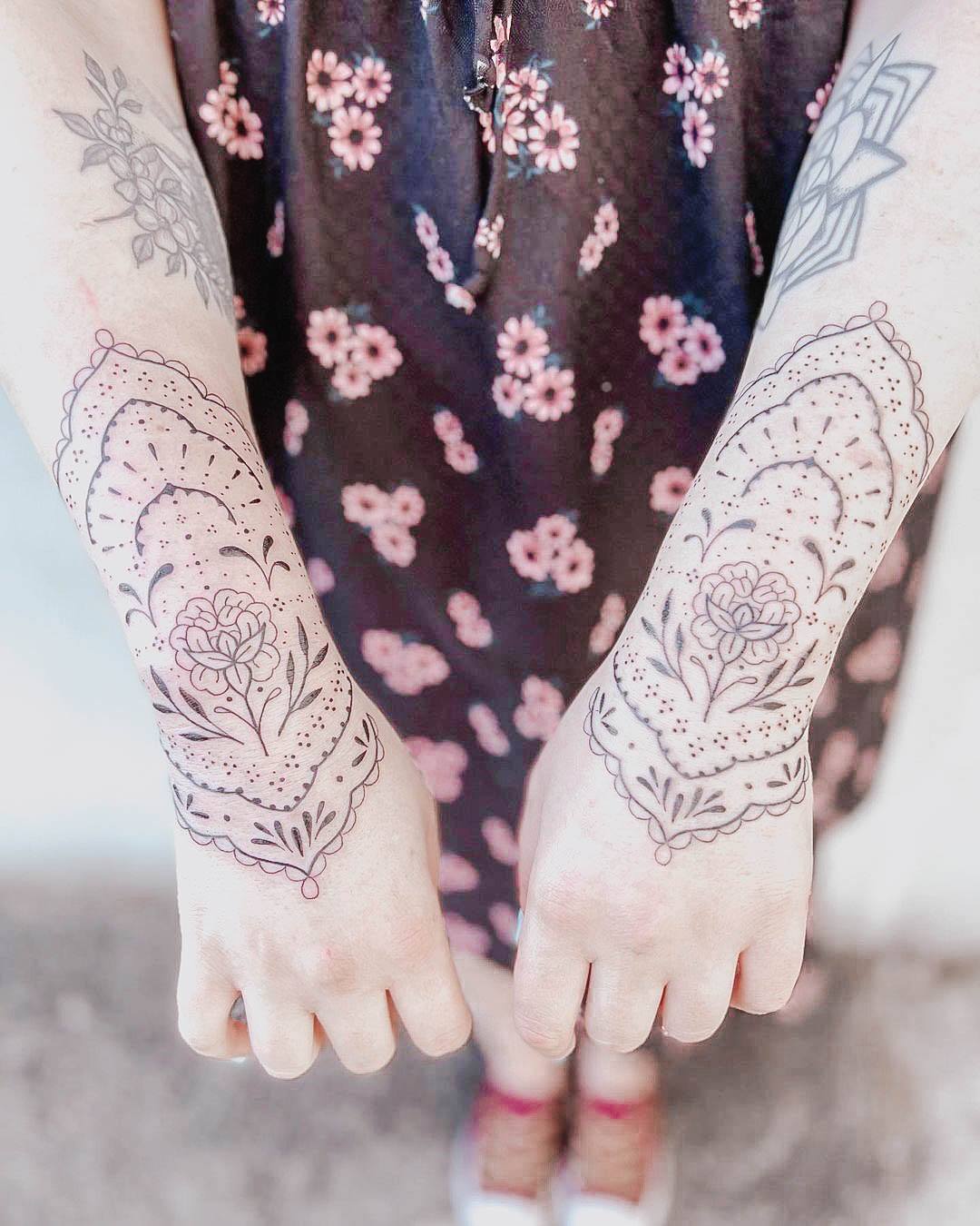 Womens Hand Tattoos (17)